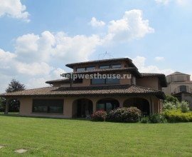 Exclusive Villa Surrounded by a Park in Lecco Province (IT) | Property: 047