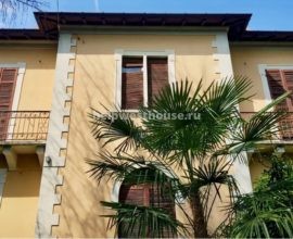 Historical Three-Story Villa in Albiolo, Province of Como (IT) | Property: 046